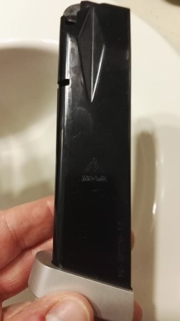 Buenas compañeros, pongo a la venta está Magnífica pistola de 9 mm y 6".

Se trata de una SIG SAUER 10