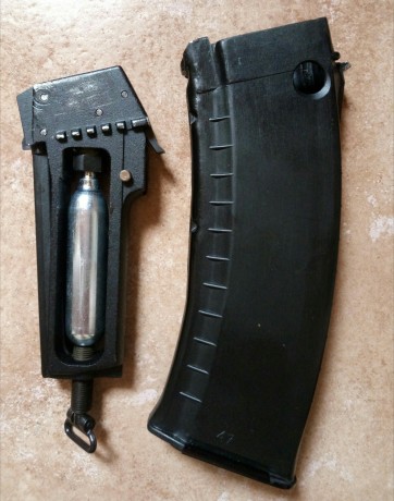 Vendo estos 2 kalashnikov de co2 del calibre 4,5 municion metalica, están hechos a partir de piezas de 32