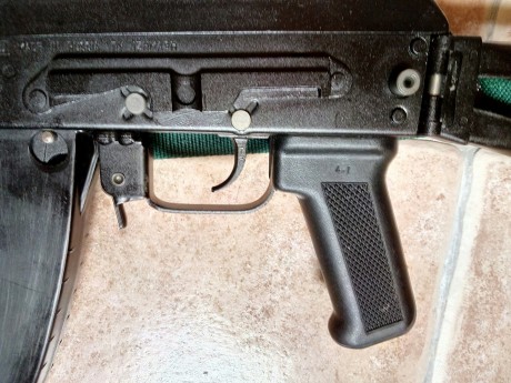Vendo estos 2 kalashnikov de co2 del calibre 4,5 municion metalica, están hechos a partir de piezas de 30