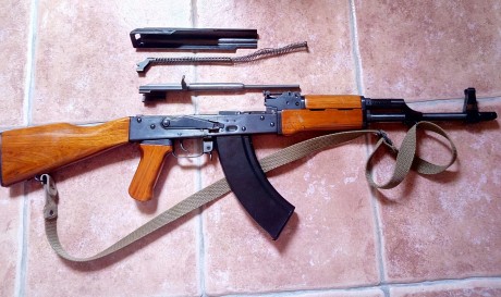 Vendo estos 2 kalashnikov de co2 del calibre 4,5 municion metalica, están hechos a partir de piezas de 50
