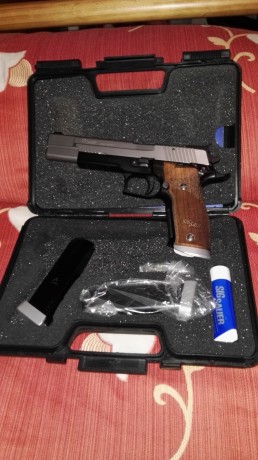Buenas compañeros, pongo a la venta está Magnífica pistola de 9 mm y 6".

Se trata de una SIG SAUER 00