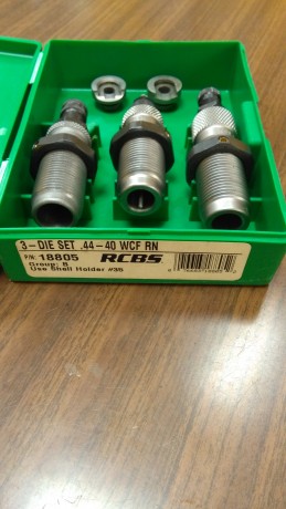 Vendo juego de dies RCBS calibre 44 40 con 2 shell holder.
Precio 35 euros.
saludos 21