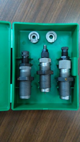 Vendo juego de dies RCBS calibre 44 40 con 2 shell holder.
Precio 35 euros.
saludos 20