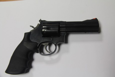 COMO NUEVO 

 S&W 586 4" PAVON 350€

S&w 357/38, NO ha tirado mas de 300 tiros y siempre 01