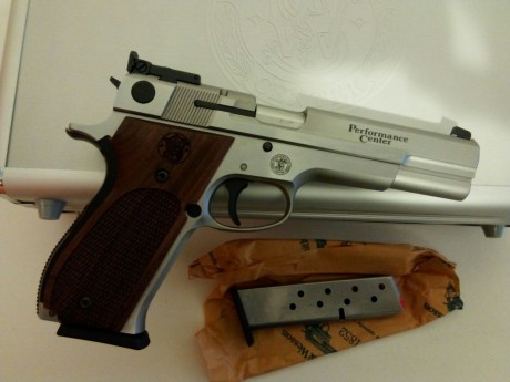 Hola, vendo Pistola S&W 952-2 Inox. 5" Performance Center, en impecable estado, con todos sus 02