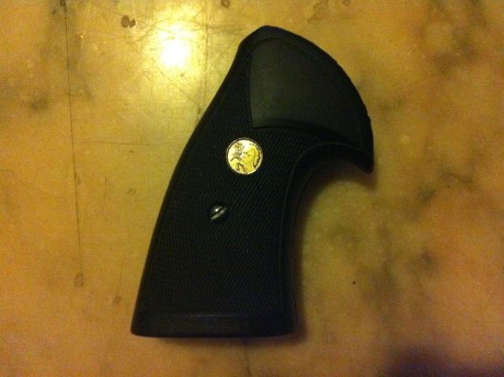 Se vende este fantasticio revolver, muy cuidado y con muy pocos disparos, siempre guardado en el armero, 30