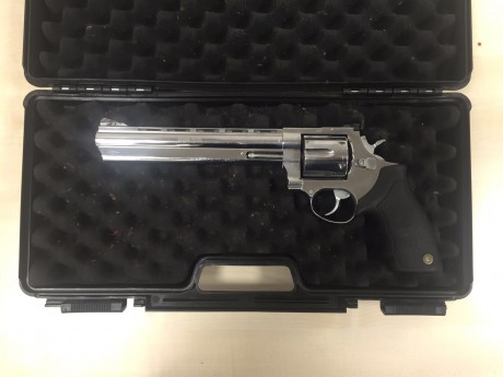 Vendo revolver Taurus 8" calibre 44 mágnum, estado impecable con pocos tiros, cromado.
Regalo funda 01