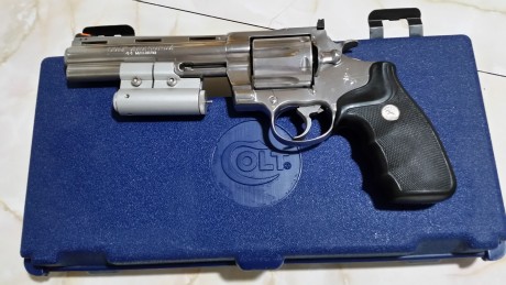 se vende EXPECTACULAR y potentisimo laser device para revolver tipo COLT ANACONDA 44 MG  PYYTON 357 MG 02