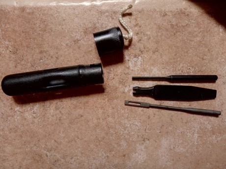 vendo este ak47 de co2 calibre 4,5 metalico hecho a partir de piezas originales, incluye la correa y kit 22
