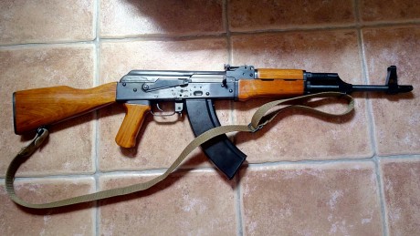 vendo este ak47 de co2 calibre 4,5 metalico hecho a partir de piezas originales, incluye la correa y kit 20