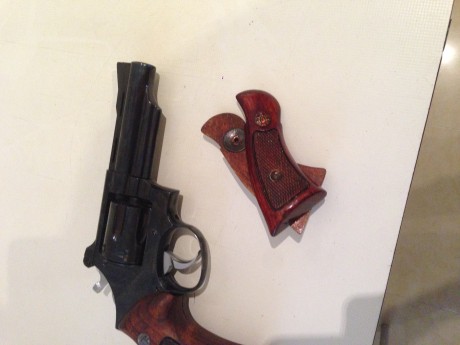 Vendo revolver Llama Comanche II, calibre .38 special. 4 pulgadas.

Guiado en F, buen estado general incluido 31