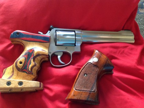Hola a tod@s,vendo este magnífico revolver Sw 686 en muy buen estado por no usar,desde que lo compre a 02