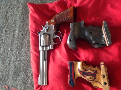 Hola a tod@s,vendo este magnífico revolver Sw 686 en muy buen estado por no usar,desde que lo compre a 00