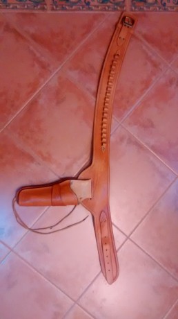 Vendo Cinturón y canana para revolver tipo Colt SAA de 7", la canana admite cartuchos tando del 44-40 02
