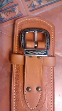 Vendo Cinturón y canana para revolver tipo Colt SAA de 7", la canana admite cartuchos tando del 44-40 00