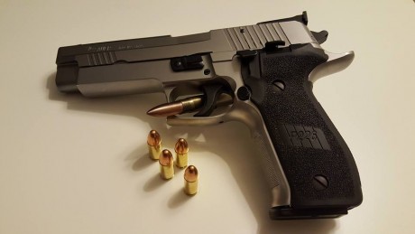 Vendo Sig Sauer p226 X-Five Allround con 3 cargadores y RACE MASTER INSERT BLOCK ASSEMBLY (MAGNETIC). 02