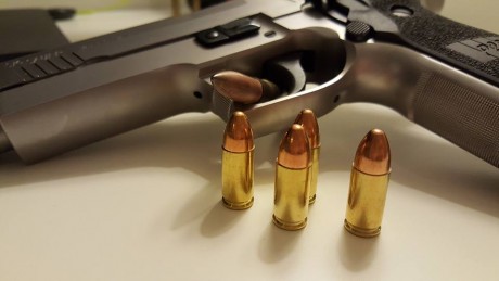 Vendo Sig Sauer p226 X-Five Allround con 3 cargadores y RACE MASTER INSERT BLOCK ASSEMBLY (MAGNETIC). 01