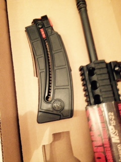 Hola Companeros,
pongo a la venta mi Smith&Wesson MP15/22 Semiautomatica 
Cal.22LR

La arma está en 01