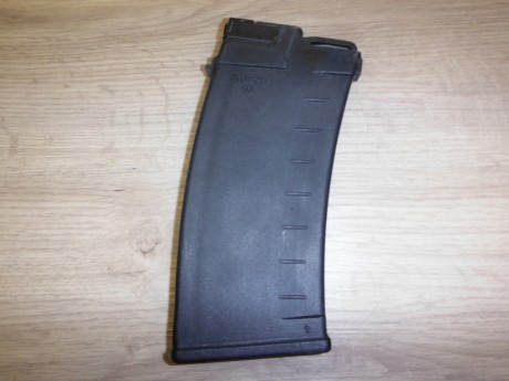 VENDIDO cargador Saiga 410 de 10.
Precio 35€ puesto en casa.
En perfecto estado de uso y estética.
Tiene 02