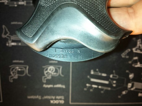 Vendo dos grips de la marca Pachmair idénticos para revolver S&W armazón N. Se que para algunos modelos 00