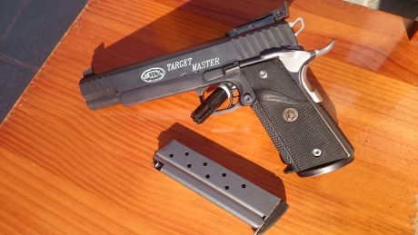 Buenos días foreros. Vendo una pistola STI Targer Master, de 9 m.m.  Precio 950 € .  El arma esta en  01
