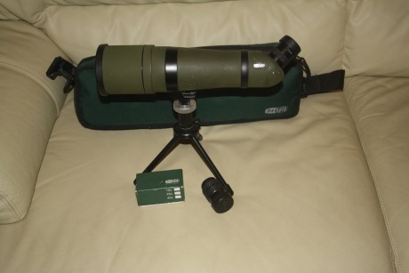 El estado estético no es el mejor, pero funciona perfectamente, con dos oculares uno de 40 aumentos, ideal 02