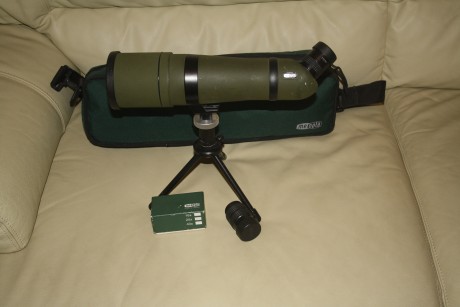 El estado estético no es el mejor, pero funciona perfectamente, con dos oculares uno de 40 aumentos, ideal 01