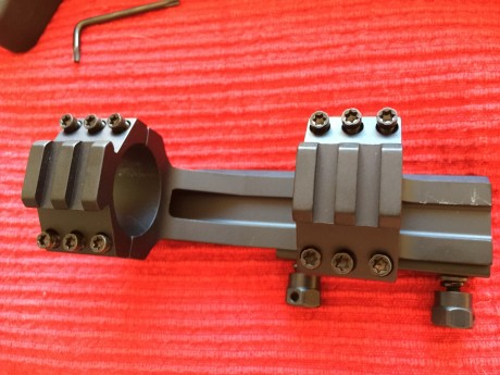 Vendo montura BURRIS para visor con tubo de 30mm, nuevo a estrenar.lleva Rail encima para poner un Docter 02