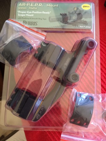 Vendo montura BURRIS para visor con tubo de 30mm, nuevo a estrenar.lleva Rail encima para poner un Docter 00