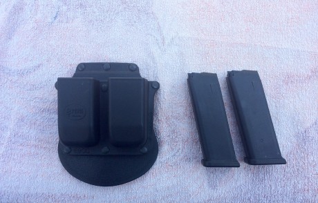 Vendo Glock 19 en perfecto estado con dos cargadores, sin marcas de uso, la pistola no debe de tener más 12