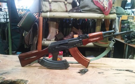 Vendo AK 47 marca S.D.M. adquirido hace poco en Casapuntos, arma de repetición, se adjunta correa portafusa 00