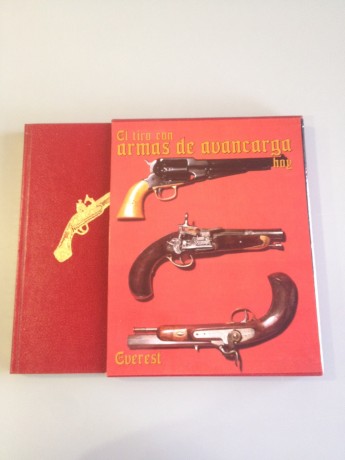 VENDO libro " El Tiro con Armas de Avancarga Hoy ", de Angel Hernández Merino, actualmente descatalogado 02