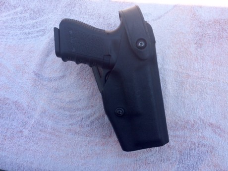 Vendo Glock 19 en perfecto estado con dos cargadores, sin marcas de uso, la pistola no debe de tener más 40