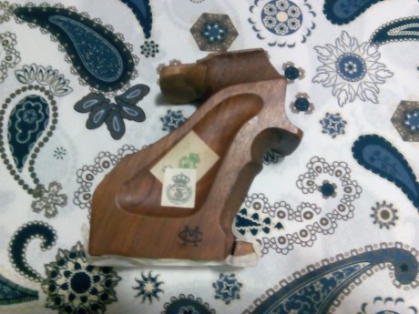 hola
se vende cahas anatomica talla media para pistolas de aire steyr LP 5 y LP 50
son cachas morinI
precio 00