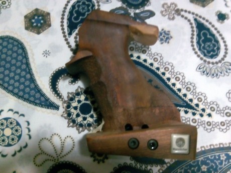 hola
se vende cahas anatomica talla media para pistolas de aire steyr LP 5 y LP 50
son cachas morinI
precio 10