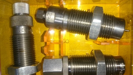 Pues eso vendo juego de 3 dies lee del 45 acp,son nuevos,sin estrenar.
Precio 38 eur. 00