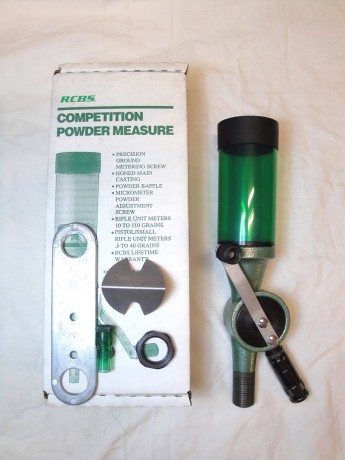 Pongo en venta dos dosificadores RCBS Competición, impecables como nuevos.
llevan todos sus componentes 01