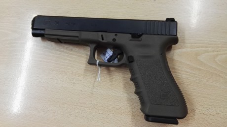 Compro Glock modelo 34 en Madrid, para poder probarla y examinarla. Solo me interesa la pistola, sin accesorios. 32