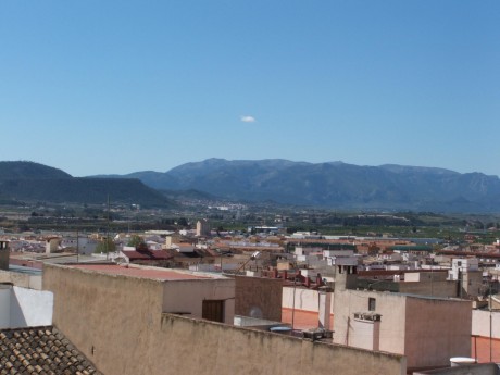 Estoy armando un bergantin-goleta para la guerra al corso y no se que artilleria poner a bordo.

Mide 170