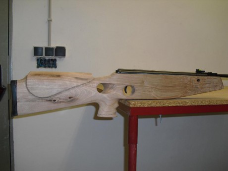 Bueno despues de acabar la culata para el mauser,estaba un poco aburrido y me dispuse a ponerle una culata 01