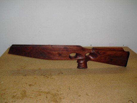 Bueno despues de acabar la culata para el mauser,estaba un poco aburrido y me dispuse a ponerle una culata 12