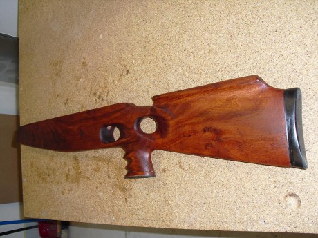 Bueno despues de acabar la culata para el mauser,estaba un poco aburrido y me dispuse a ponerle una culata 10