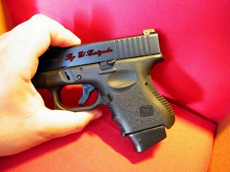 Bueno como comente con otros foreros voy a poner todo el desarme completo de la pistola glock para que 70