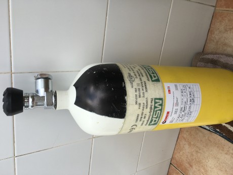 Hola, vendo botella aire comprimido de composite MSA, 300 bares, 6,9 litros, muy ligera (4,2 kgs).Fabricada 42