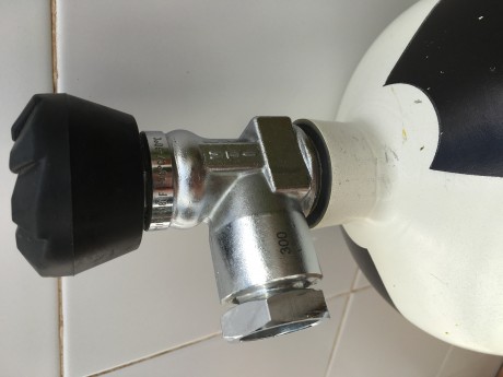 Hola, vendo botella aire comprimido de composite MSA, 300 bares, 6,9 litros, muy ligera (4,2 kgs).Fabricada 40