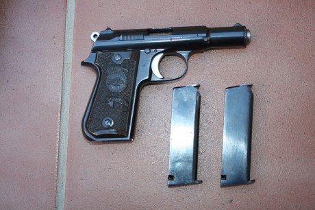Hola a todos
 Pongo a la venta una ASTRA FALCON 4000 del calibre 9mm Corto. La pistola se encuentra muy 01