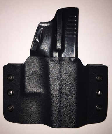Se vende esta preciosa funda para pistolas GLOCK 43, fabricada en KYDEX, de color negro.
La funda es para 00