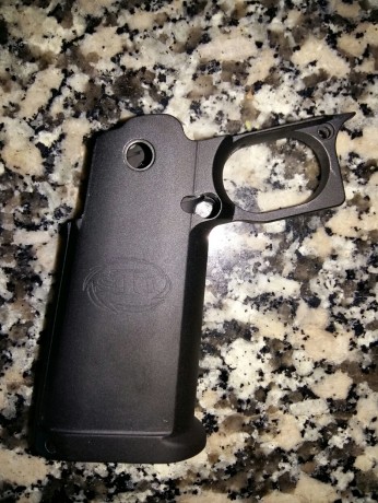 Solo 50 disparos, osea solo estrenada. Vendo por no acomodarme a ella. Para manos pequeñas. Precio nueva... 82