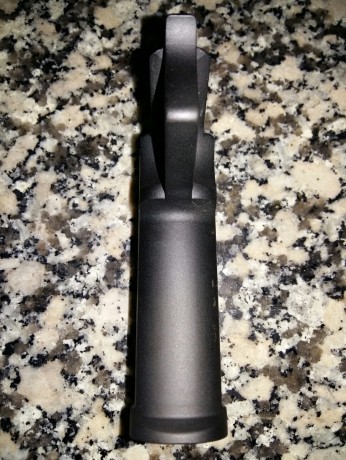 Solo 50 disparos, osea solo estrenada. Vendo por no acomodarme a ella. Para manos pequeñas. Precio nueva... 80