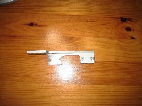 Hola. Vendo montura en aleación de aluminio, estaba montada en una Tanfoglio del 9mmP.  50€ mas portes. 10